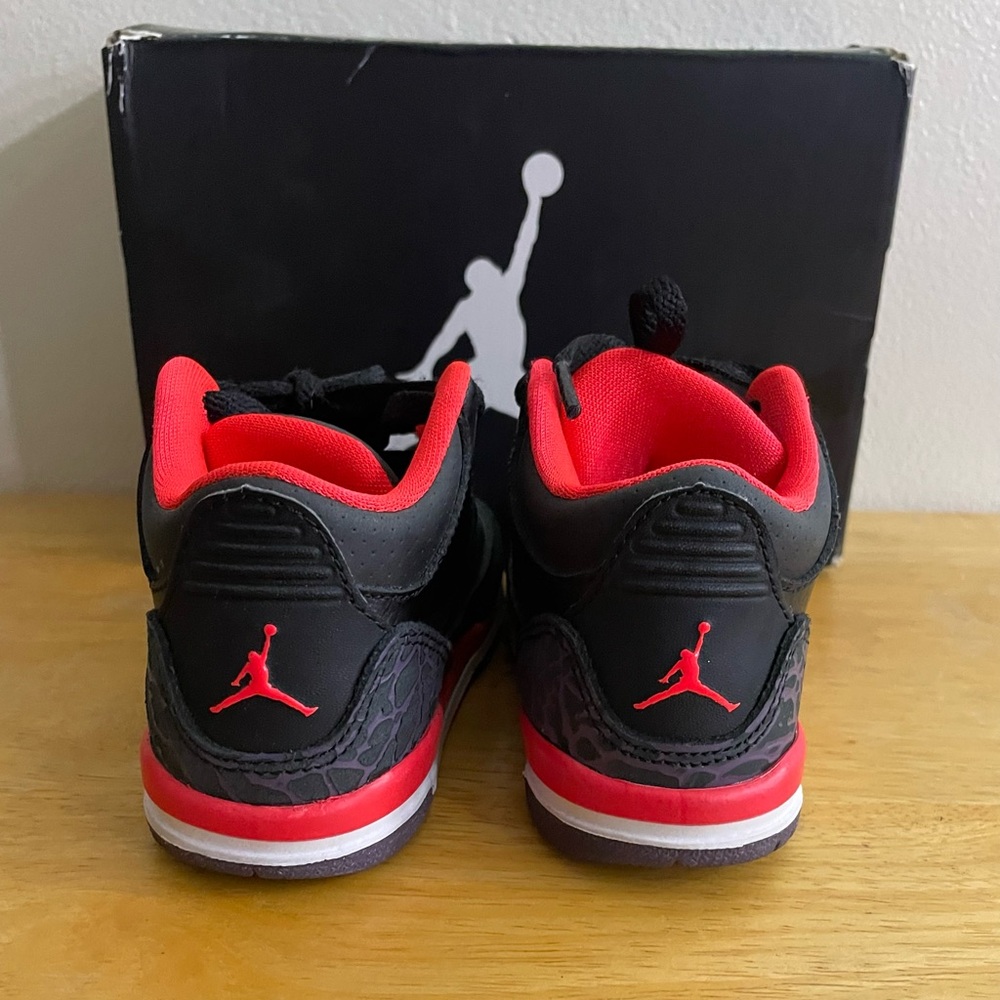 Jordan 3 Retro Black Bright Crimson Canyon Purple Size 7C